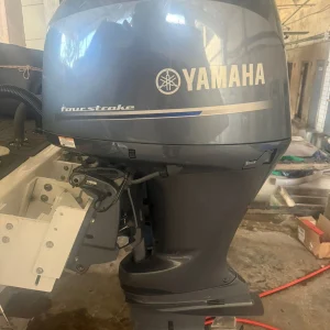 Parelha motor popa F200 Yamaha ano 2020 com 1720 horas